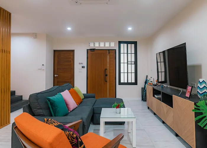 Prime Sukhumvit Modern Home, Phrom Phong Bts, Em District, Up To 14 Guests